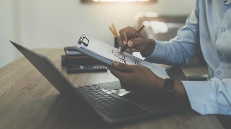 这位争议巨大的基金经理,再创销售奇观